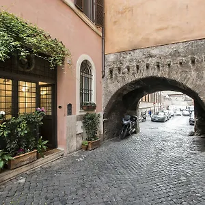 Arco Del Lauro 3*, Rome Italy